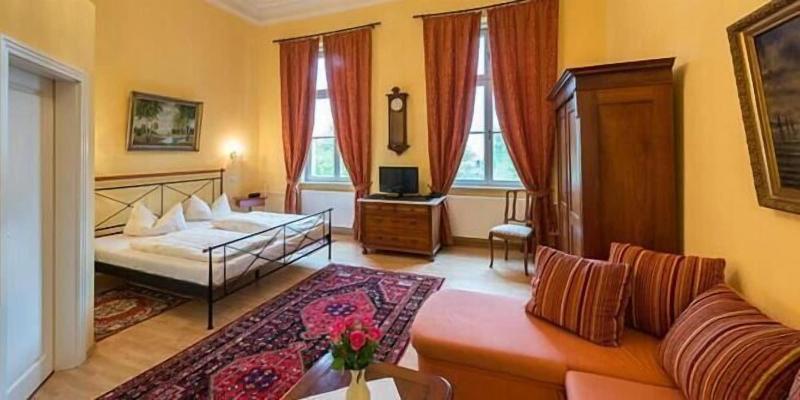 Schlosshotel Rühstädt GARNI image