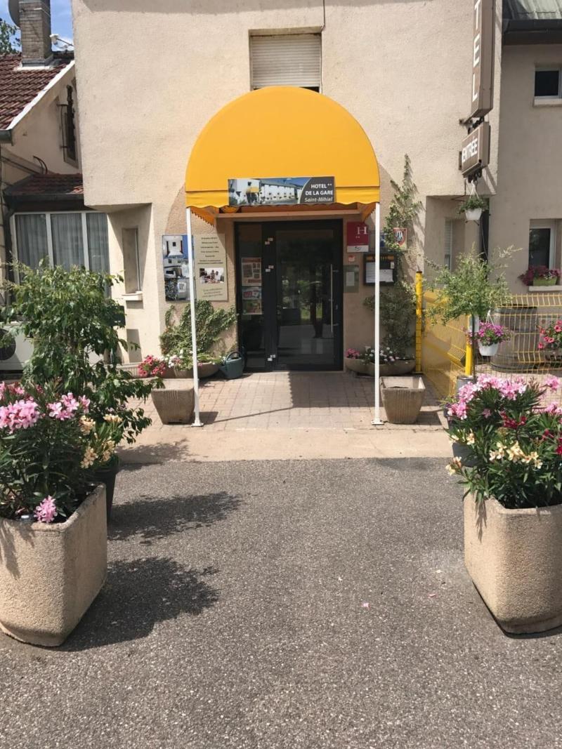 Hotel De La Gare image