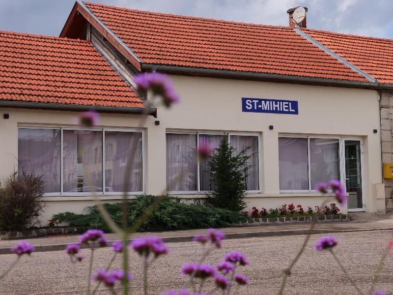 Hotel De La Gare image