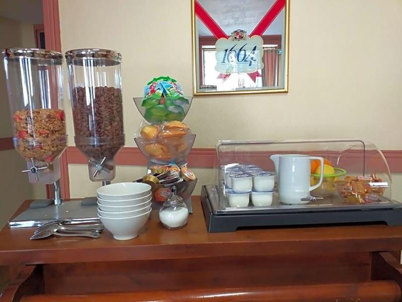 Hotel De La Gare image