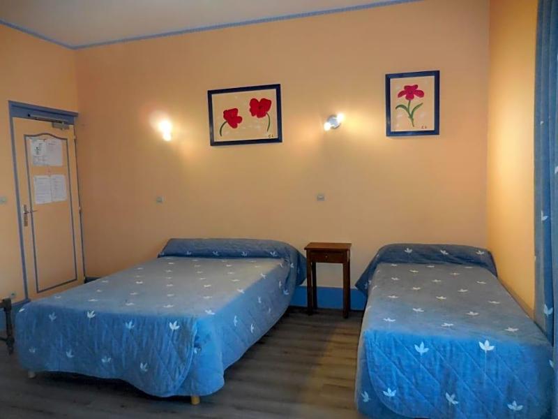 Hotel De La Gare image