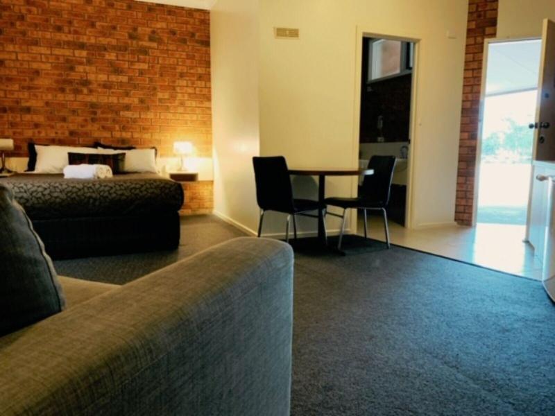 Sugarloaf Motel image