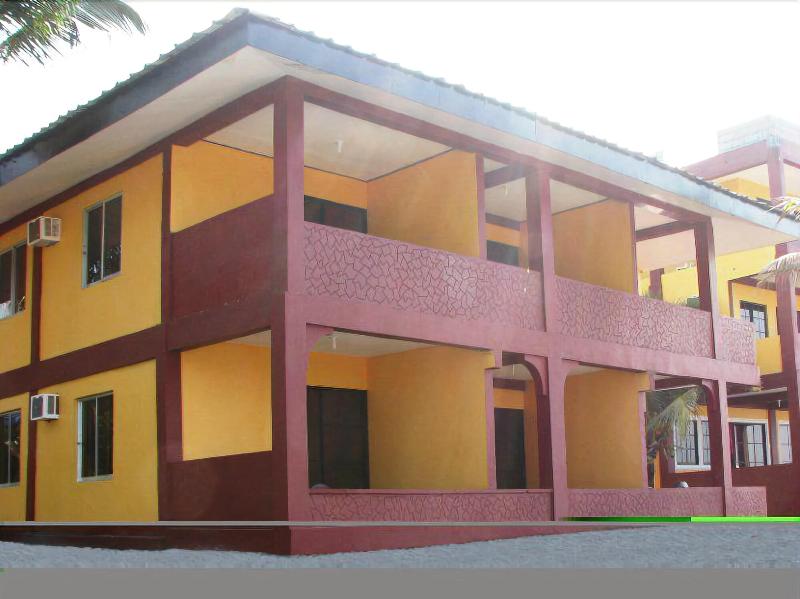 Bakasyunan Resort Zambales image