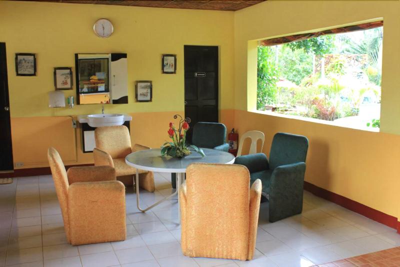 Bakasyunan Resort Zambales image