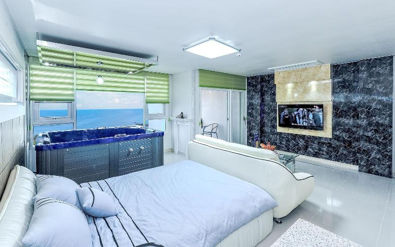 Pohang Pinewave Sea & Spa Pension image