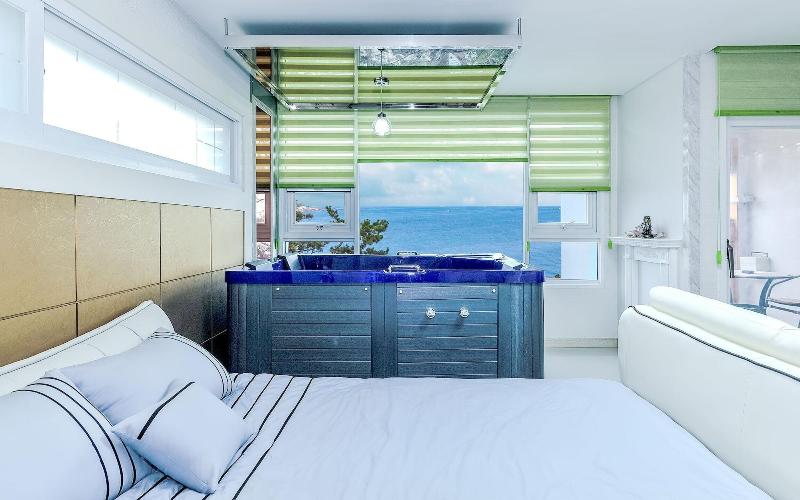Pohang Pinewave Sea & Spa Pension image