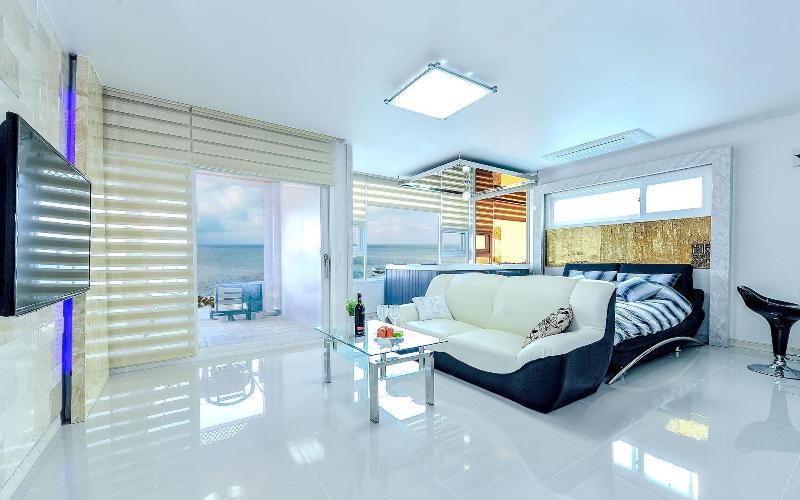 Pohang Pinewave Sea & Spa Pension image