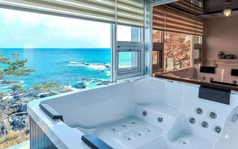 Pohang Pinewave Sea & Spa Pension image