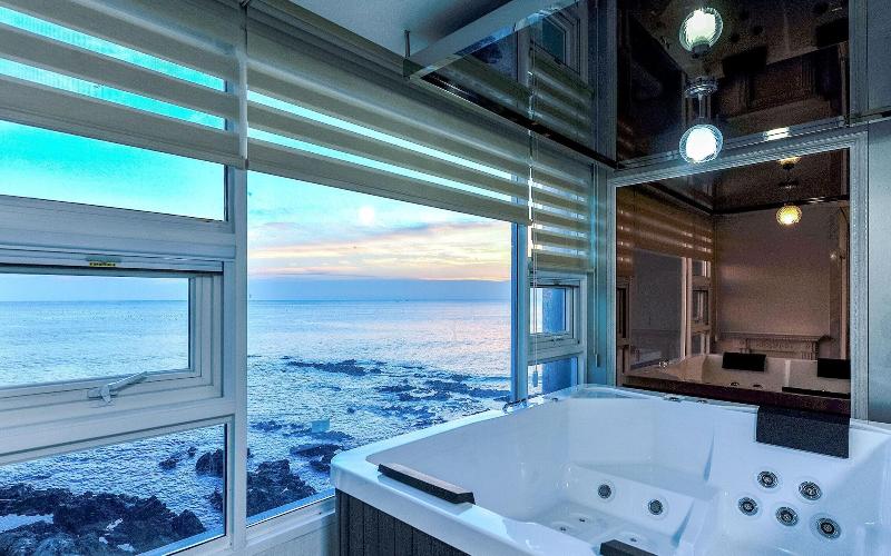 Pohang Pinewave Sea & Spa Pension image