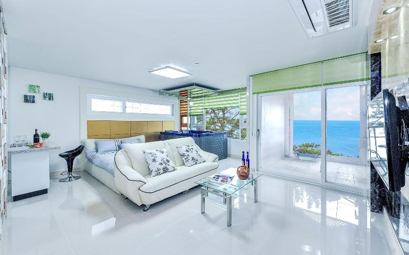 Pohang Pinewave Sea & Spa Pension image