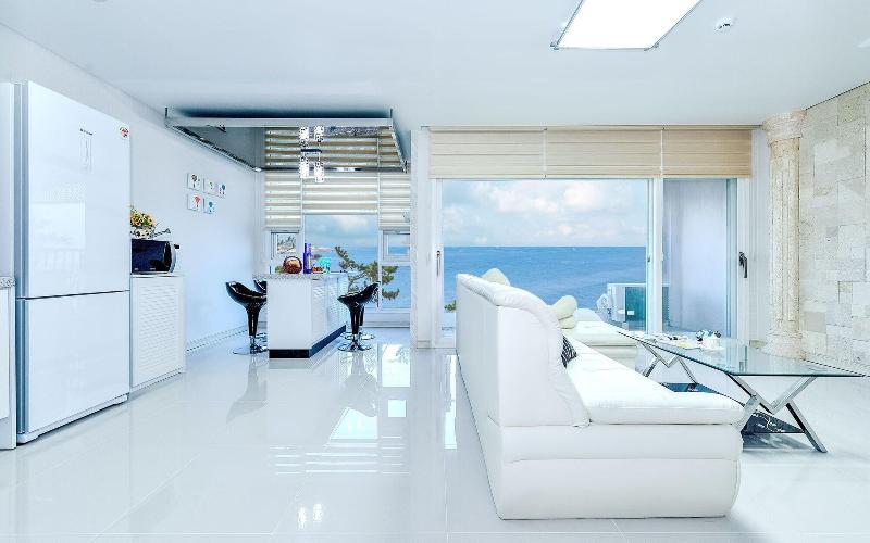 Pohang Pinewave Sea & Spa Pension image