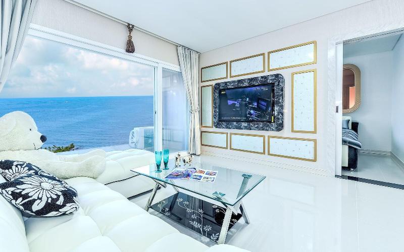 Pohang Pinewave Sea & Spa Pension image