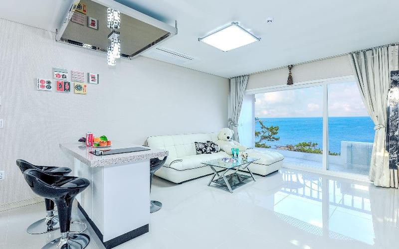 Pohang Pinewave Sea & Spa Pension image