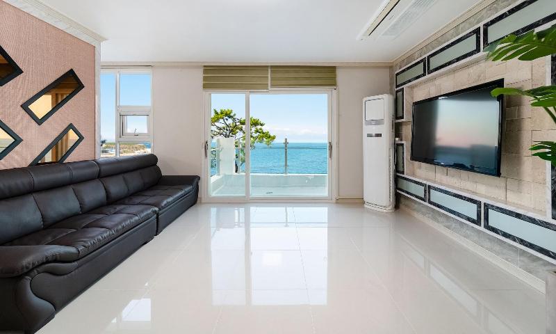 Pohang Pinewave Sea & Spa Pension image