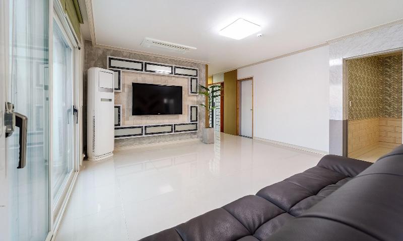 Pohang Pinewave Sea & Spa Pension image