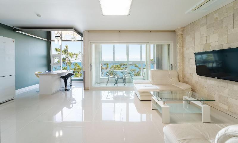 Pohang Pinewave Sea & Spa Pension image