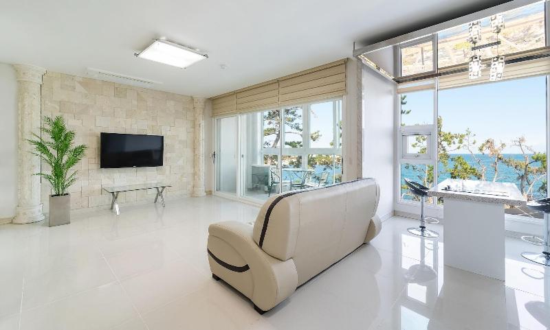 Pohang Pinewave Sea & Spa Pension image