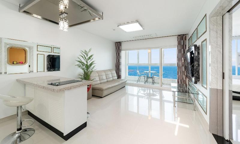 Pohang Pinewave Sea & Spa Pension image