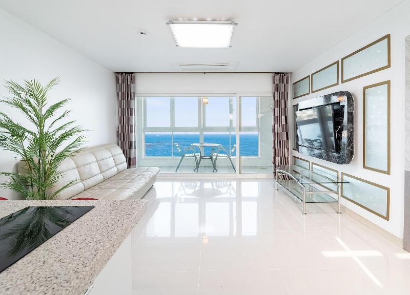 Pohang Pinewave Sea & Spa Pension image