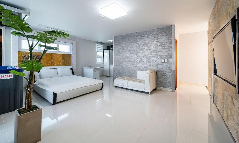 Pohang Pinewave Sea & Spa Pension image