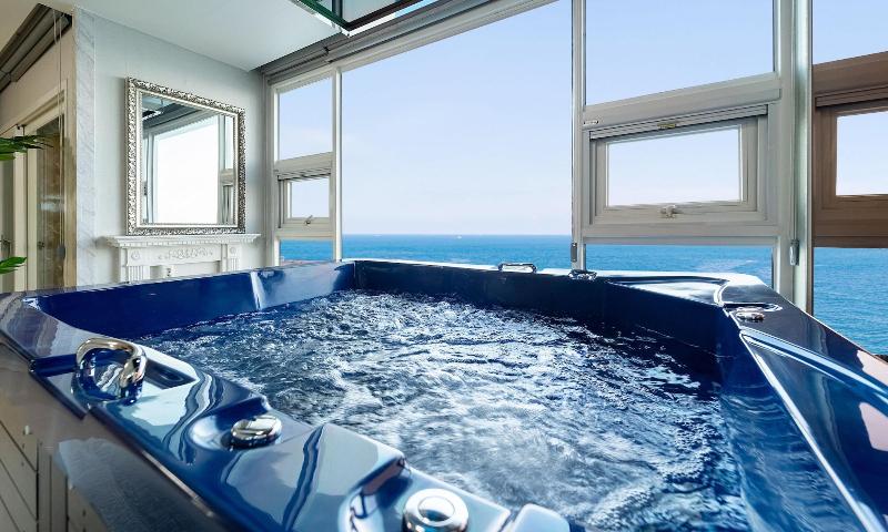 Pohang Pinewave Sea & Spa Pension image