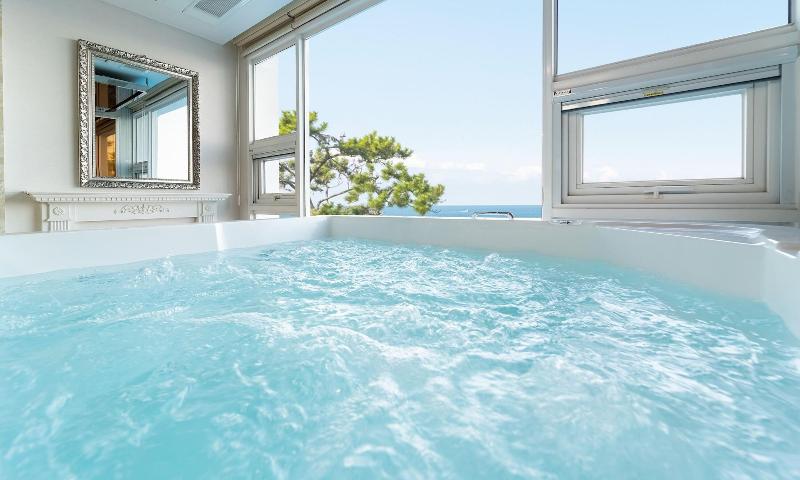 Pohang Pinewave Sea & Spa Pension image