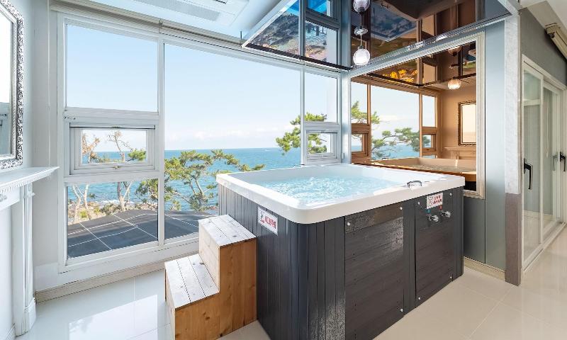 Pohang Pinewave Sea & Spa Pension image