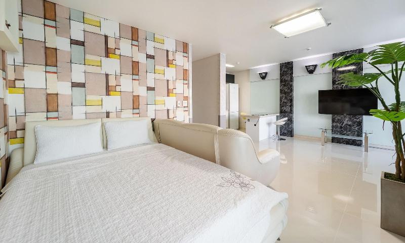 Pohang Pinewave Sea & Spa Pension image