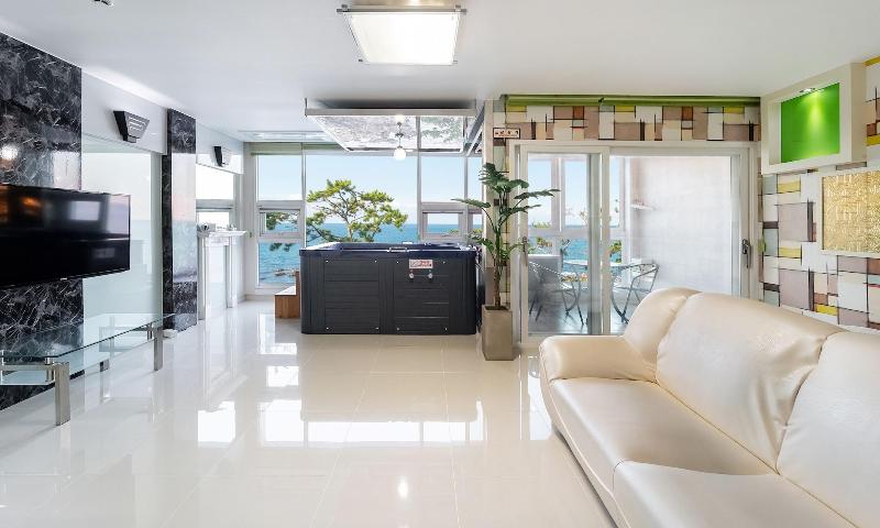 Pohang Pinewave Sea & Spa Pension image