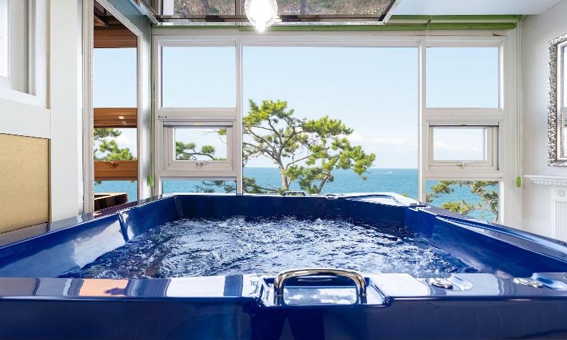 Pohang Pinewave Sea & Spa Pension image