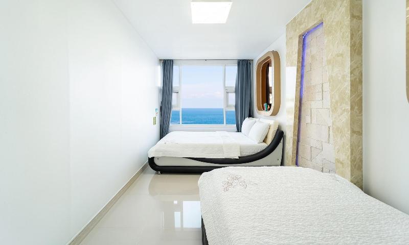 Pohang Pinewave Sea & Spa Pension image