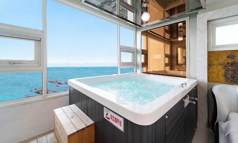 Pohang Pinewave Sea & Spa Pension image