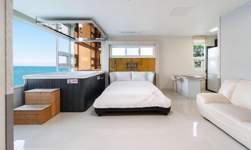 Pohang Pinewave Sea & Spa Pension image