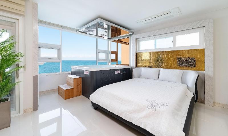 Pohang Pinewave Sea & Spa Pension image