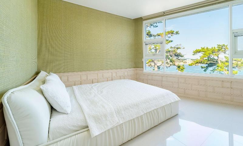 Pohang Pinewave Sea & Spa Pension image