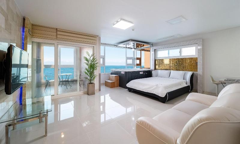 Pohang Pinewave Sea & Spa Pension image