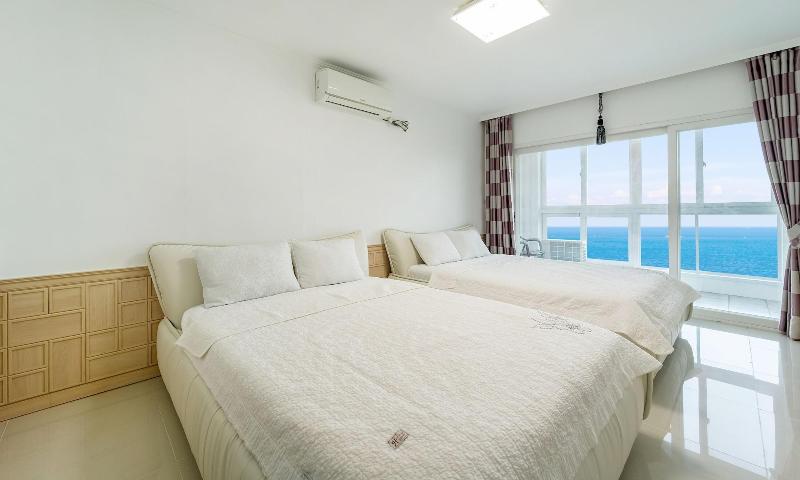 Pohang Pinewave Sea & Spa Pension image