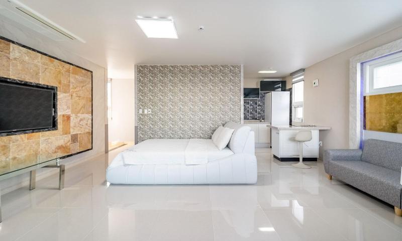 Pohang Pinewave Sea & Spa Pension image