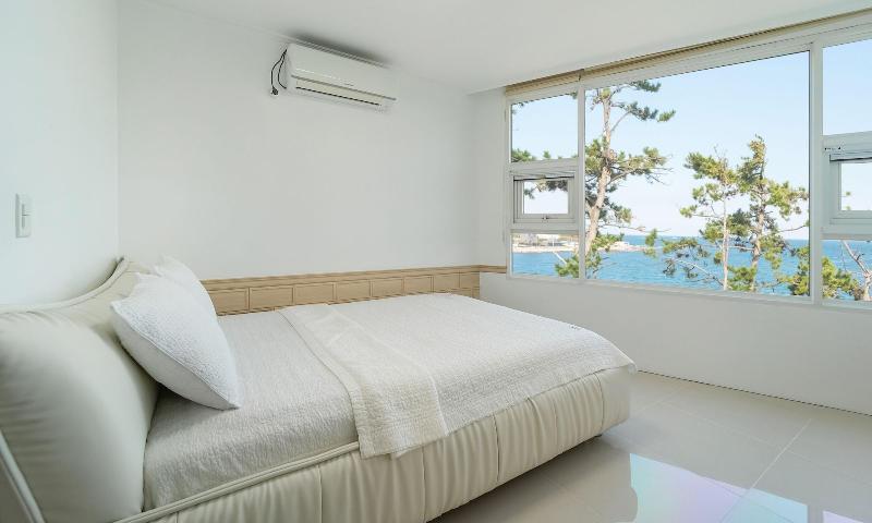 Pohang Pinewave Sea & Spa Pension image