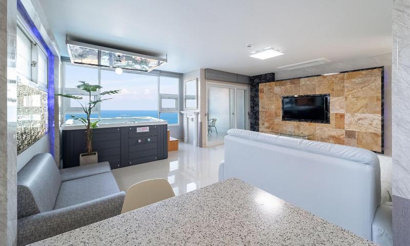 Pohang Pinewave Sea & Spa Pension image