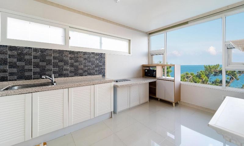 Pohang Pinewave Sea & Spa Pension image