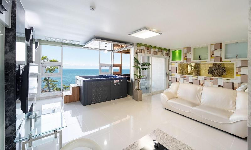 Pohang Pinewave Sea & Spa Pension image