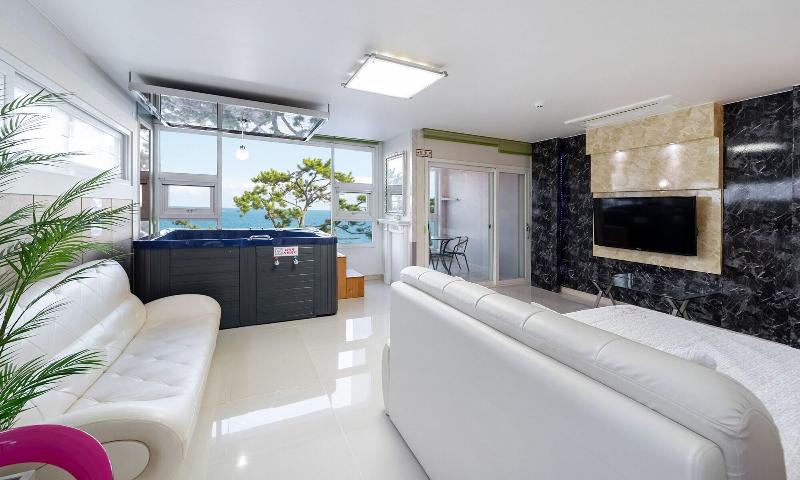 Pohang Pinewave Sea & Spa Pension image