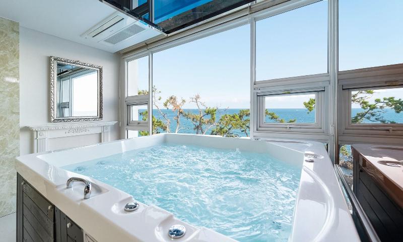 Pohang Pinewave Sea & Spa Pension image