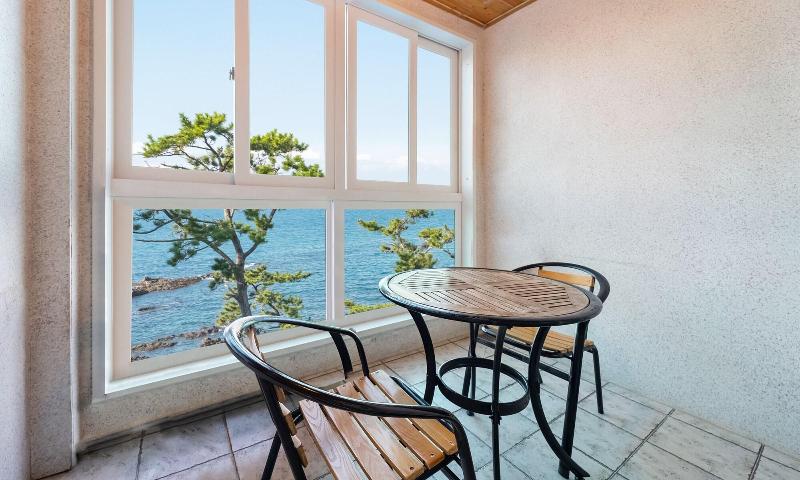 Pohang Pinewave Sea & Spa Pension image