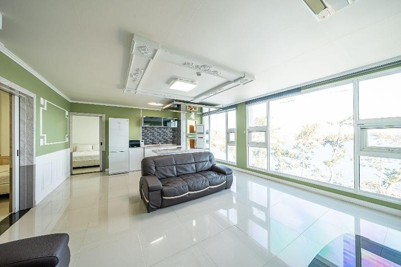 Pohang Pinewave Sea & Spa Pension image