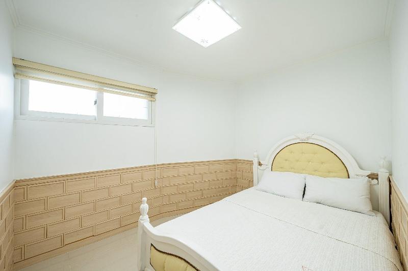 Pohang Pinewave Sea & Spa Pension image