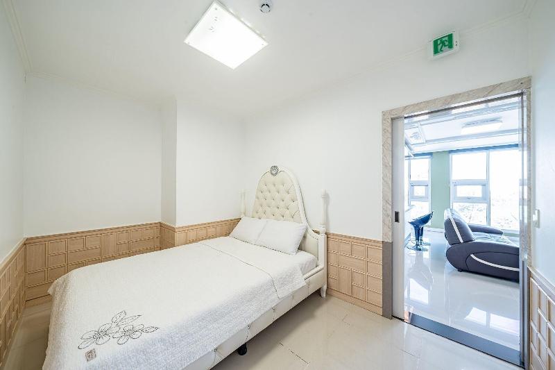 Pohang Pinewave Sea & Spa Pension image