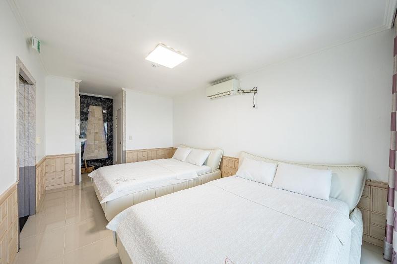 Pohang Pinewave Sea & Spa Pension image