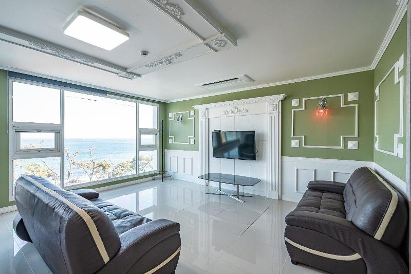 Pohang Pinewave Sea & Spa Pension image